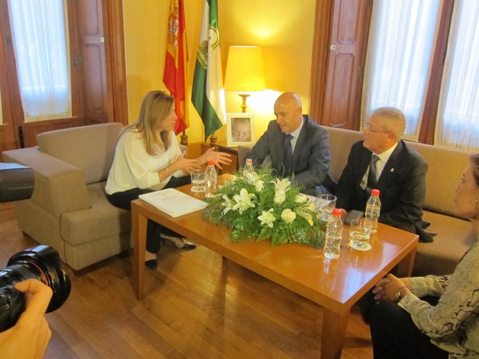 La presidenta de la Junta de Andalucía, Susana Díaz, con empresarios de Almería