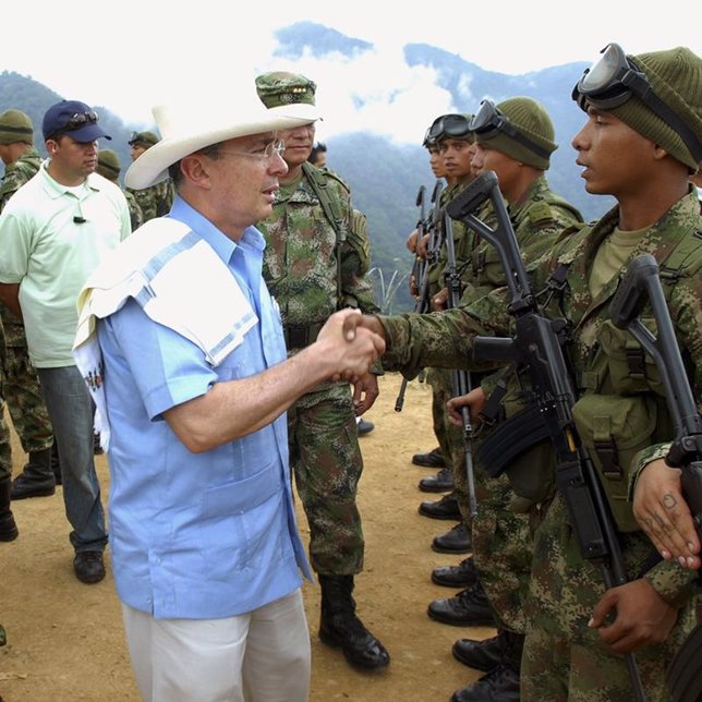 Alvaro Uribe Presidente Colombia ejercito