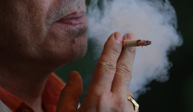 Fumador, fumando, cigarro, humo