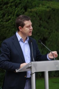 Page pregunta a Cospedal si se quedará a hacer oposición "y a defender su herencia" en caso de perder las elecciones