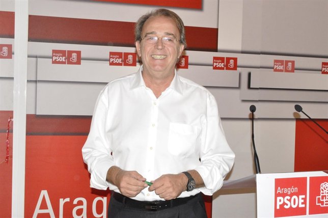 El candidato del PSOE a la Alcaldía de Zaragoza, Carlos Pérez  Anadón