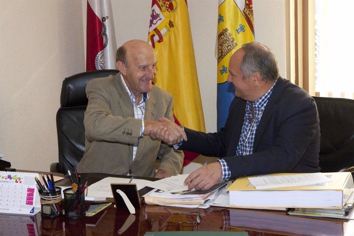 El consejero de Medio Ambiente y el alcalde de San Felices firman el protocolo