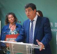 Valderas aspira a que el futuro ente público de crédito pueda llegar a las familias