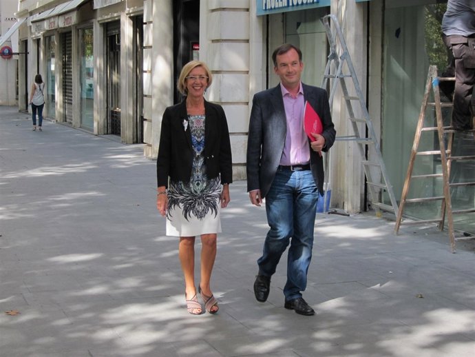 Rosa Díez y Martín de la Herrán, en Sevilla