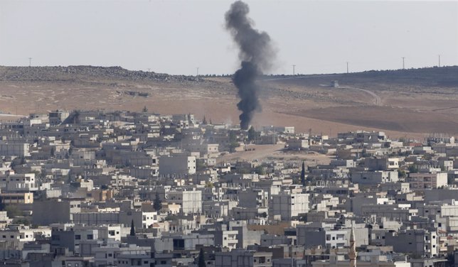 Bombardeos de la coalición cerca de Kobani.