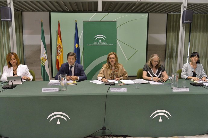 La consejera María Jesús Serrano preside el Consejo Andaluz del Agua