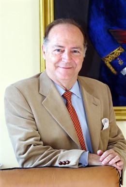 Expresidente del colegio de medicos de málaga enrique lopez peña fallecido2014