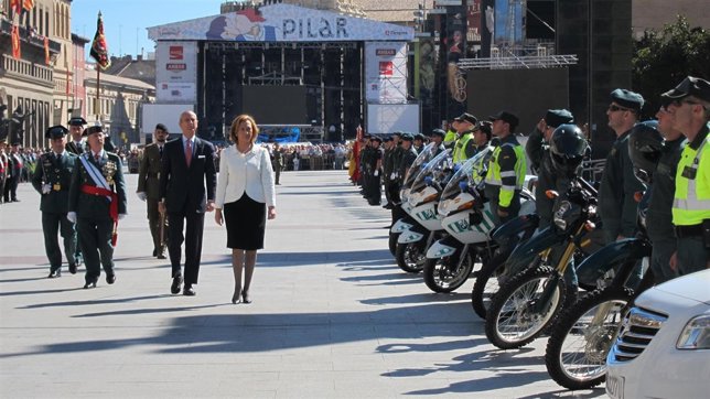 Rudi y Fernández de Mesa pasan revista a las unidades de la Guardia Civil