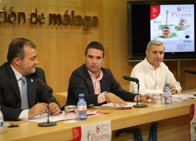 Jacobo Florido, diputado de Turismo con alcalde de pizarra y gerente gualdapyme