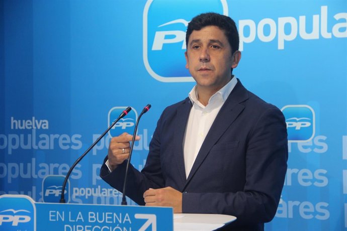 El parlamentario andaluz  por Huelva Alberto Fernández. 