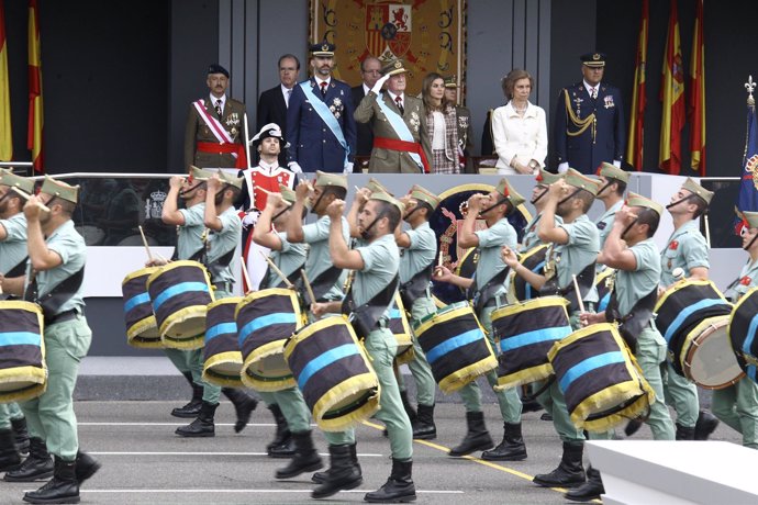 Desfile militar en el Día de la Hispanidad