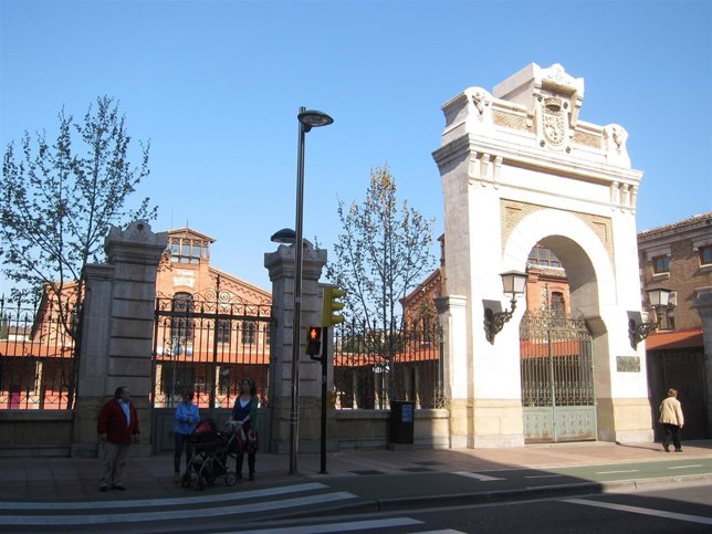 Centro Cultural Y Cívico Del Matadero En Zaragoza