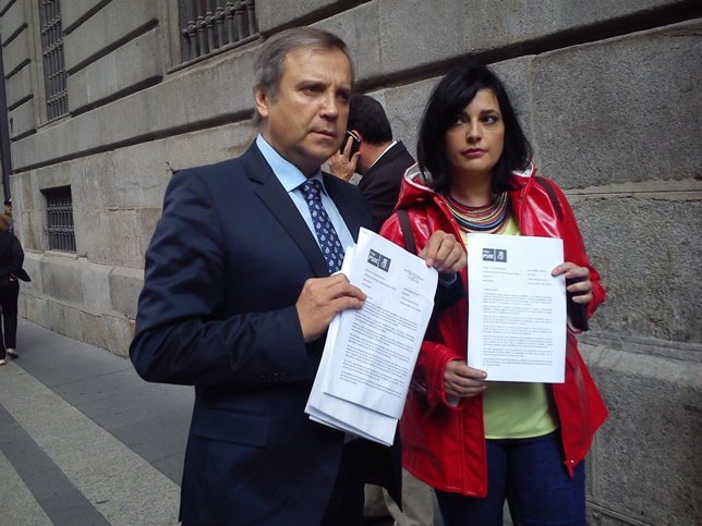 Carmona con la concejal del PSOE Noelia Martínez