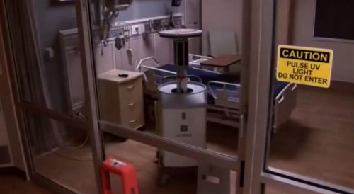 Robot que desinfecta con rayos UVC