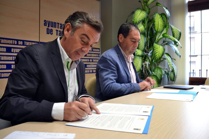 Firma del convenio para la rehabilitación de la mezquita de Tórtoles.