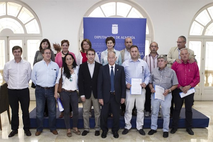 Amat junto a los alcaldes de los municipios beneficiados por 2014