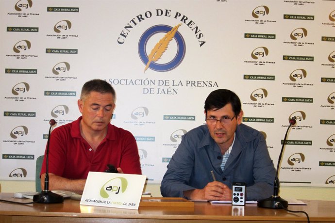 Los miembros de la plataforma Carlos Illana y Miguel Quesada.