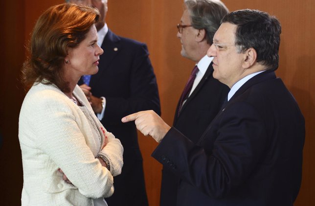 Bratusek y Barroso en una conversación.