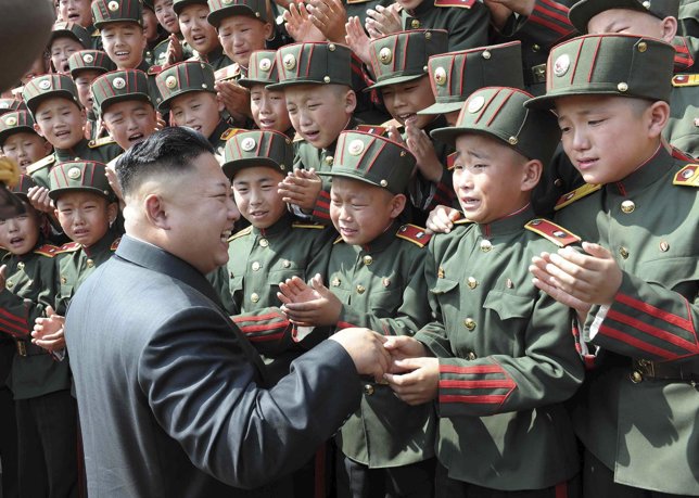 Kim Jong-un visita la escuela de Mangyongdae