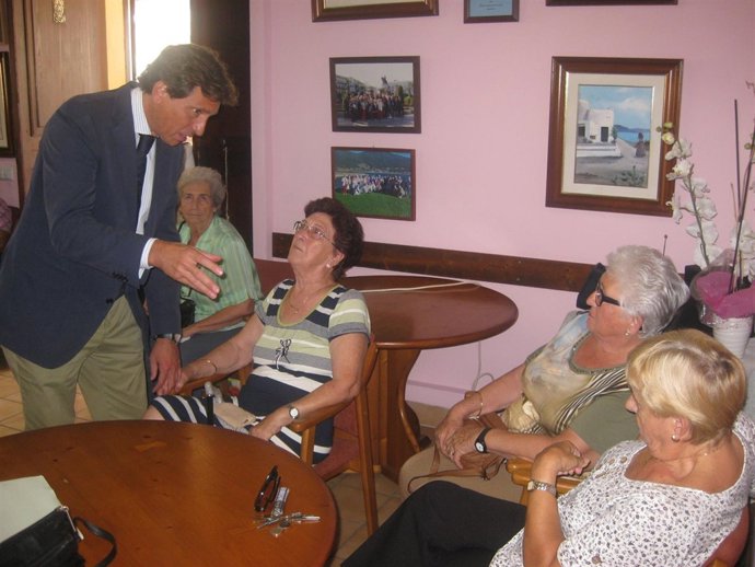 Isern en una visita a Establiments