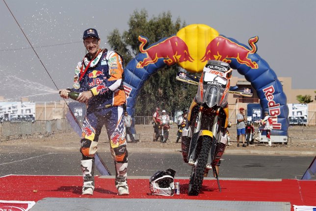 Marc Coma en el podio del Rally de Marruecos