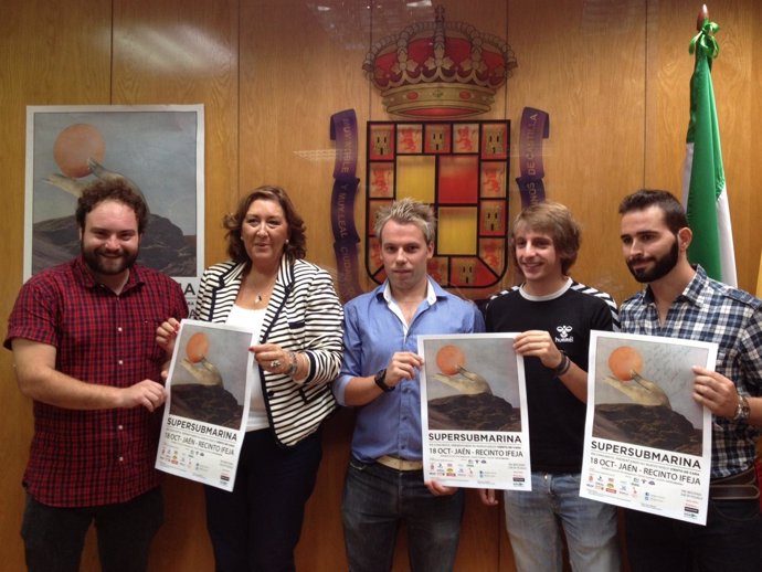 Presentación del concierto de Supersubmarina del día 18 en Jaén