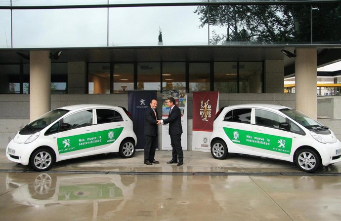 Peugeot cede dos unidades del iOn a la Fundación Bureau Veritas