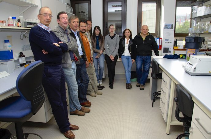Equipo de investigación de bácterias marinas de Oviedo