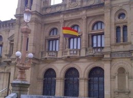 Bandera republicana en Ayuntamiento San Sebastian