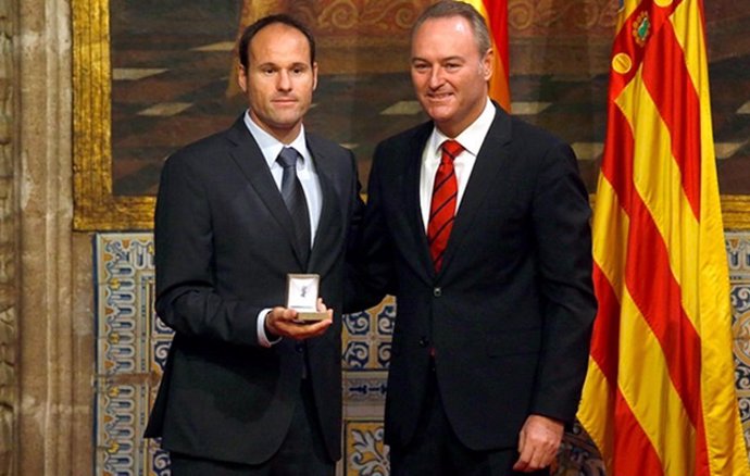 Mateu Lahoz, medalla al mérito deportivo de la Generalitat Valenciana