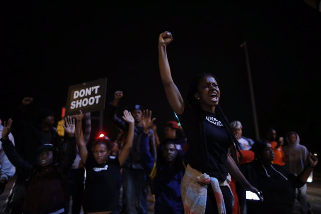 Violencia en Saint Louis por muerte de un joven negro