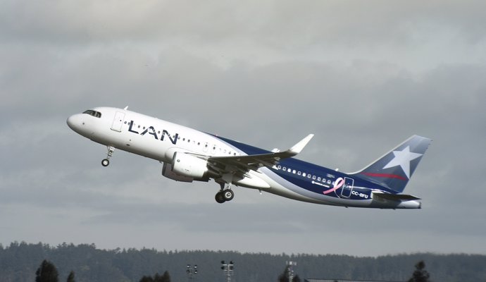 "Avión Rosa" De LAM Airlines