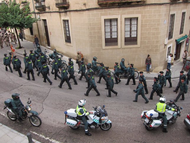 Ensayo Del Desfile De La Guardia Civil En Cáceres