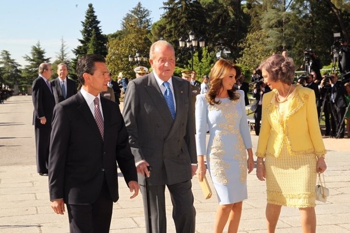 El Rey Don Juan Carlos, Doña Sofía, con Peña Nieto