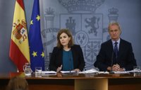 Sáenz de Santamaría elude pronunciarse sobre responsabilidades políticas y asegura que habrá más información