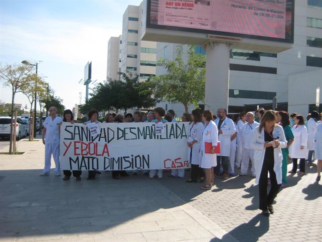 Concentración de trabajadores en La Fe de Valencia