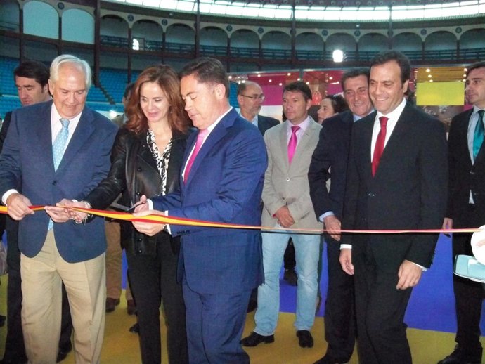 Clemente durante la inauguración de la XXI Feria de Productos de León