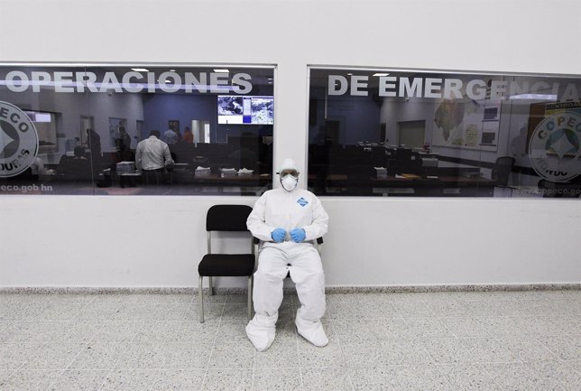 Periodista protegido contra el ébola