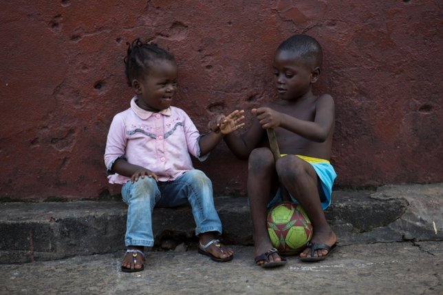 Niños jugando en Sierra Leona