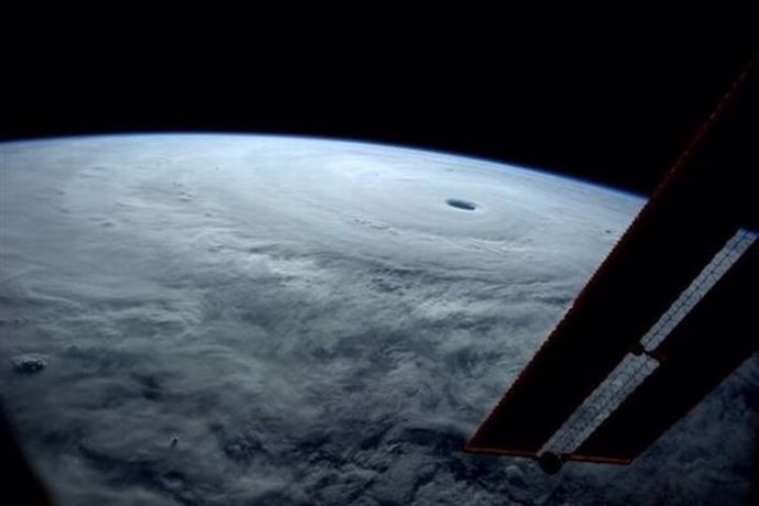 Un tifón gigante se cierne sobre el sur de Japón