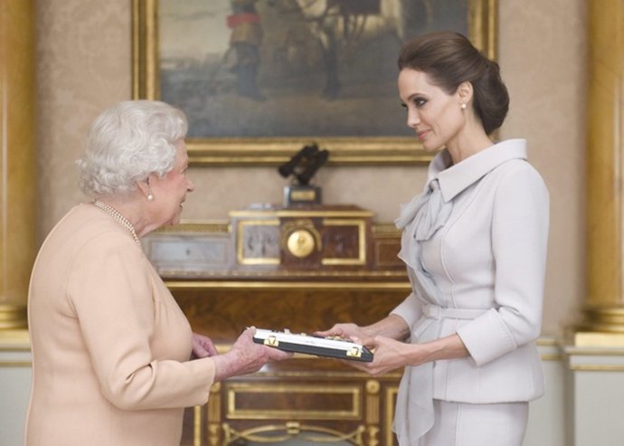 Angelina Jolie Isabel II