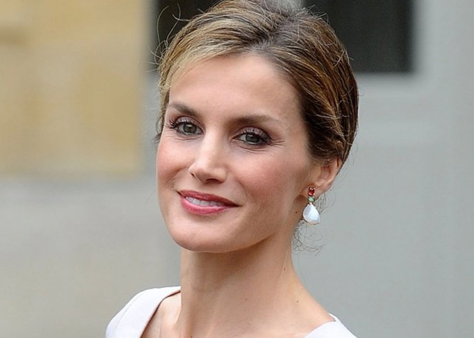Queen Letizia of Spain leaves the Hotel Matignon on Ju