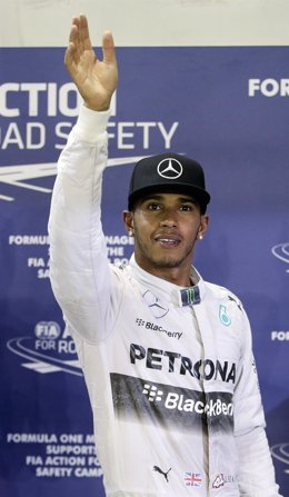 Lewis Hamilton tras conseguir la 'pole' en Singapur