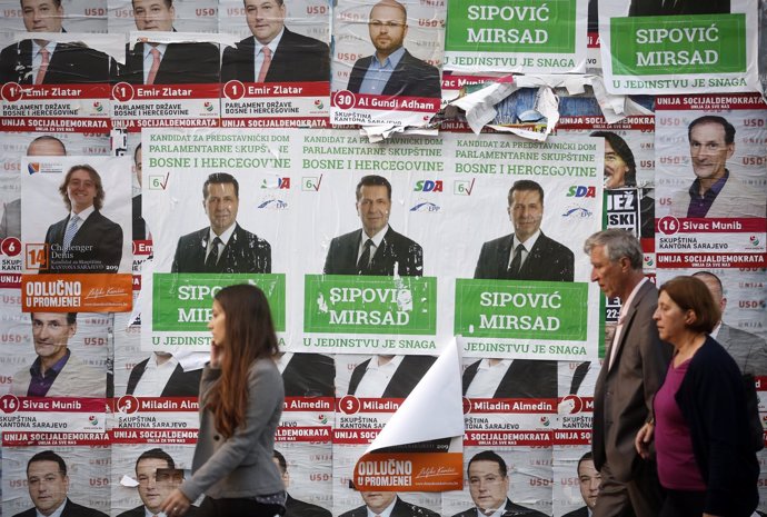 Carteles electorales en Sarajevo