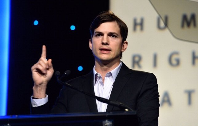 Ashton Kutcher, el homnre que puede hacer dos cosas a la vez