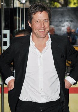 Hugh Grant Posando