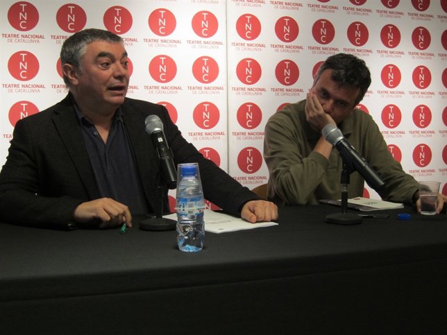 El director artístico del TNC, Xavier Albertí, y el del CDC, Ernesto Caballero