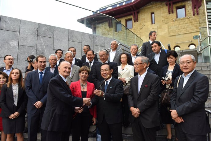 Tapia recibe a una delegación de empresarios japoneses.