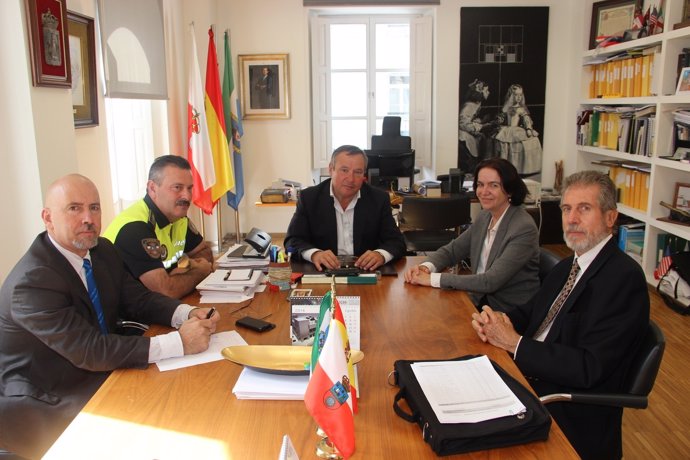 Reunión del alcalde con los responsables de la Policía Local y Tráfico