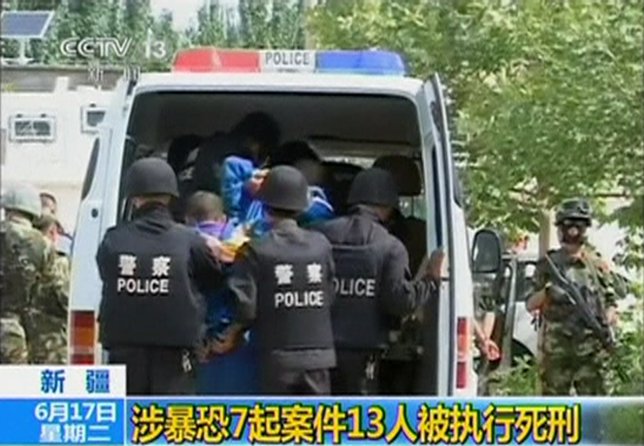 La policía china detiene a terroristas de etnia uigur.